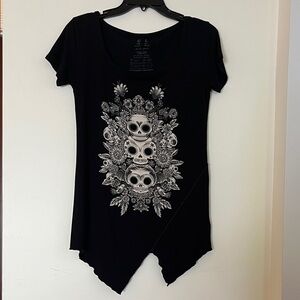 Black Skull Graphic Tee – Size Large 🖤🔥💀